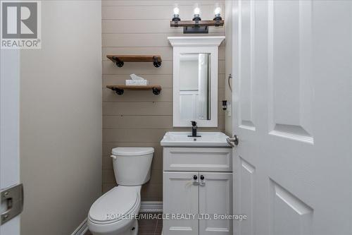 30 Michaelis Street, New Tecumseth, ON - Indoor Photo Showing Bathroom