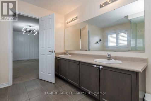 30 Michaelis Street, New Tecumseth, ON - Indoor Photo Showing Bathroom