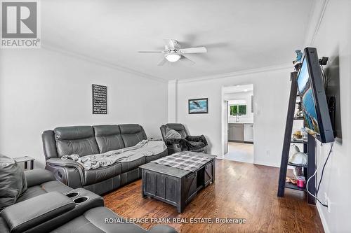 723 St Marys Street, Peterborough (Otonabee), ON - Indoor Photo Showing Living Room