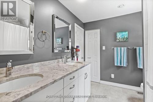 723 St Marys Street, Peterborough (Otonabee), ON - Indoor Photo Showing Bathroom