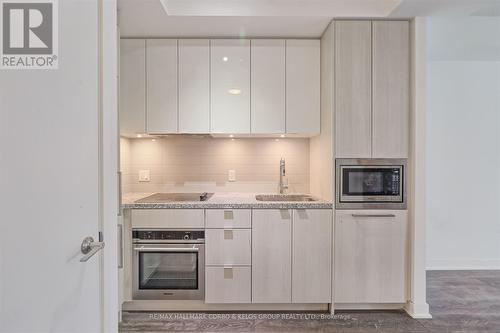 2507 - 125 Blue Jays Way, Toronto, ON - Indoor Photo Showing Kitchen