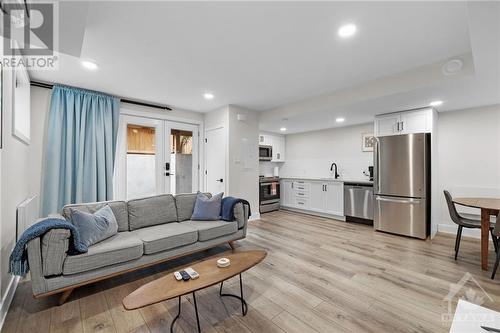 302 Westhill Avenue, Ottawa, ON - Indoor Photo Showing Living Room