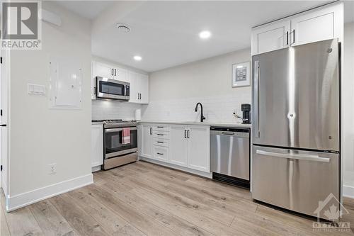 302 Westhill Avenue, Ottawa, ON - Indoor Photo Showing Kitchen With Upgraded Kitchen