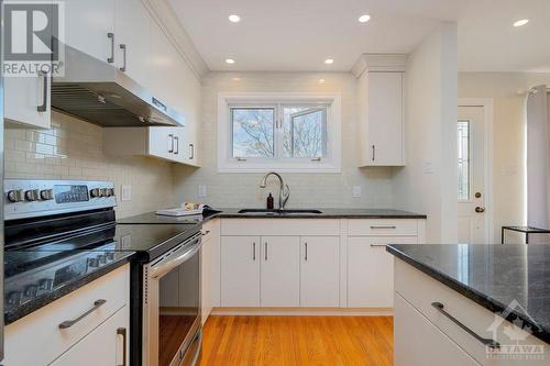 2368 Jefferson Street, Ottawa, ON - Indoor Photo Showing Kitchen With Upgraded Kitchen