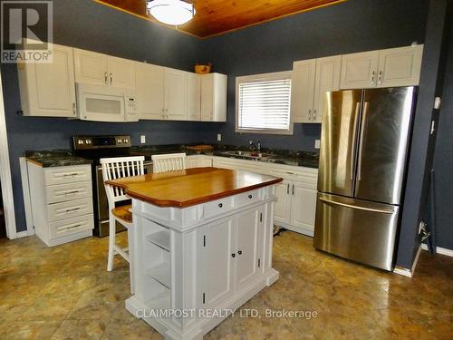 213 Laidlaw Street, Timmins (Timmins South - East), ON - Indoor Photo Showing Kitchen