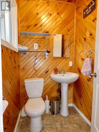 213 Laidlaw Street, Timmins (Timmins South - East), ON - Indoor Photo Showing Bathroom