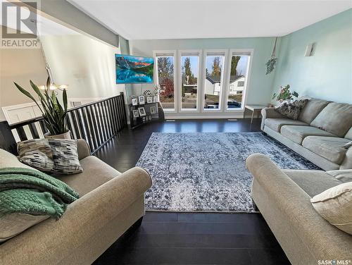 300 Aspen Drive, Swift Current, SK - Indoor Photo Showing Living Room