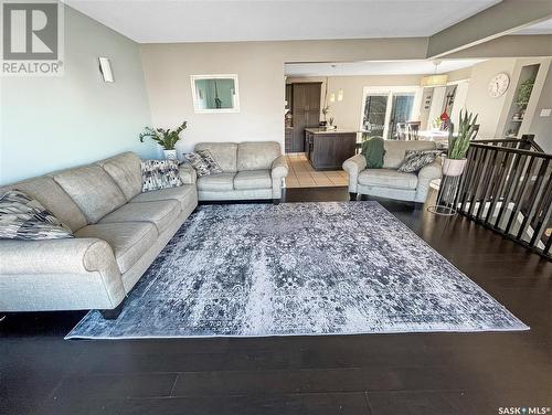 300 Aspen Drive, Swift Current, SK - Indoor Photo Showing Living Room