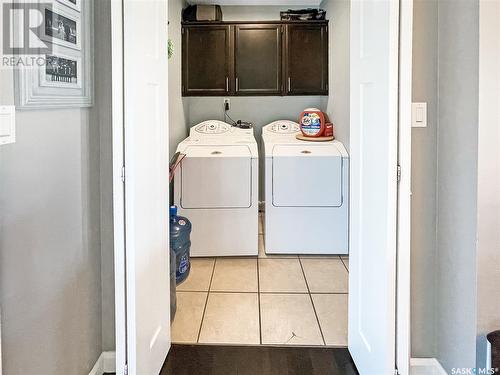 300 Aspen Drive, Swift Current, SK - Indoor Photo Showing Laundry Room