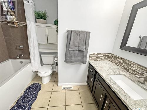 300 Aspen Drive, Swift Current, SK - Indoor Photo Showing Bathroom