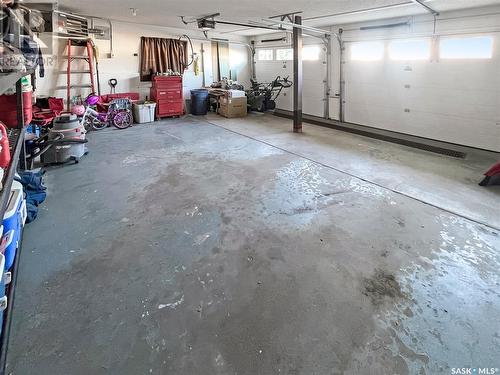 300 Aspen Drive, Swift Current, SK - Indoor Photo Showing Garage