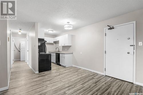 306 307 Tait Crescent, Saskatoon, SK - Indoor Photo Showing Kitchen