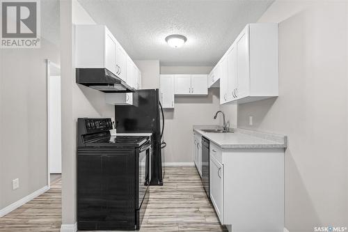 306 307 Tait Crescent, Saskatoon, SK - Indoor Photo Showing Kitchen