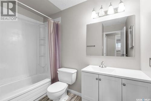 306 307 Tait Crescent, Saskatoon, SK - Indoor Photo Showing Bathroom