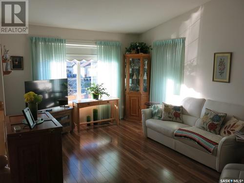 136 515 Mcwillie Avenue, Saskatoon, SK - Indoor Photo Showing Living Room