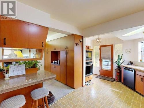 3495 Marine Ave, Powell River, BC - Indoor Photo Showing Kitchen