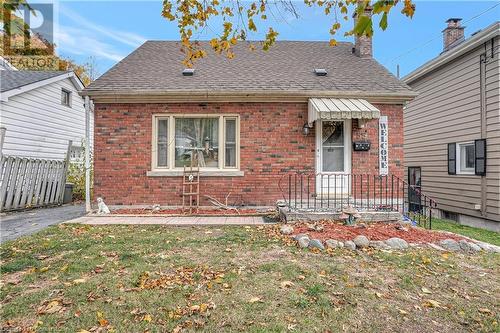 Bungalow-style house featuring a front yard - 55 Berkley Road, Cambridge, ON - Outdoor With Exterior