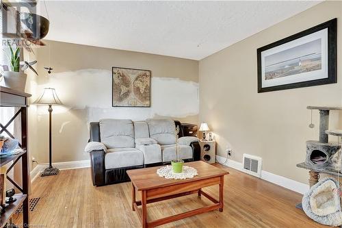 55 Berkley Road, Cambridge, ON - Indoor Photo Showing Living Room