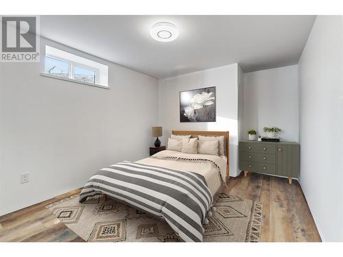 715 Lowe Drive, Cawston, BC - Indoor Photo Showing Bedroom