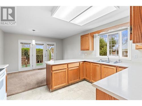 1400 14 Avenue Unit# 70 Lot# 70, Vernon, BC - Indoor Photo Showing Kitchen With Double Sink