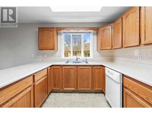 1400 14 Avenue Unit# 70 Lot# 70, Vernon, BC - Indoor Photo Showing Kitchen With Double Sink