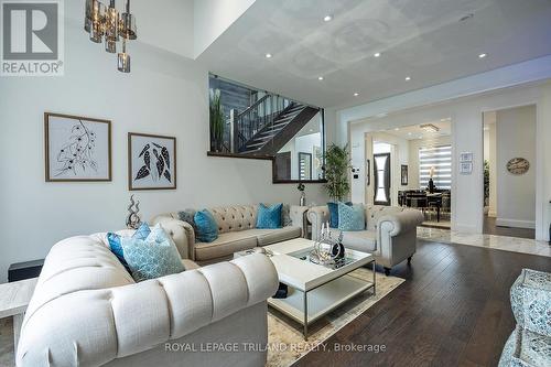 6584 French Avenue, London, ON - Indoor Photo Showing Living Room