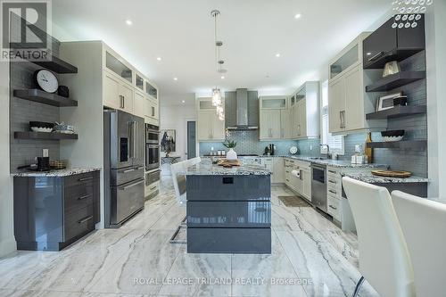 6584 French Avenue, London, ON - Indoor Photo Showing Kitchen With Upgraded Kitchen