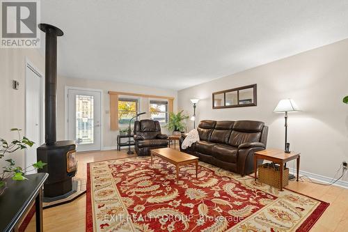 17884 Loyalist Parkway, Prince Edward County (Hillier), ON - Indoor Photo Showing Living Room