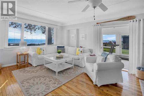 388 Robson, Leamington, ON - Indoor Photo Showing Living Room