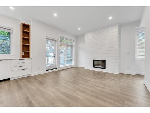 15 35706 Marshall Road, Abbotsford, BC - Indoor Photo Showing Living Room With Fireplace