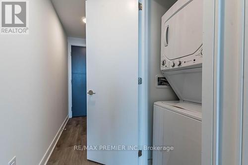 1620 - 86 Dundas Street E, Mississauga, ON - Indoor Photo Showing Laundry Room