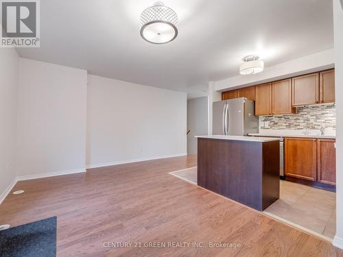 2 - 3985 Eglinton Avenue W, Mississauga, ON - Indoor Photo Showing Kitchen