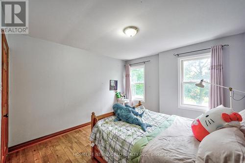 1305 Mineola Gardens, Mississauga, ON - Indoor Photo Showing Bedroom