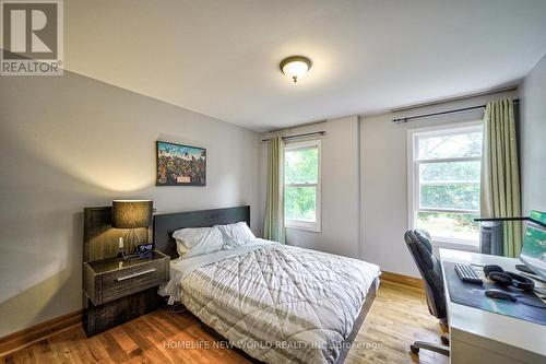 1305 Mineola Gardens, Mississauga, ON - Indoor Photo Showing Bedroom