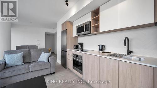 515 - 36 Zorra Street, Toronto, ON - Indoor Photo Showing Kitchen