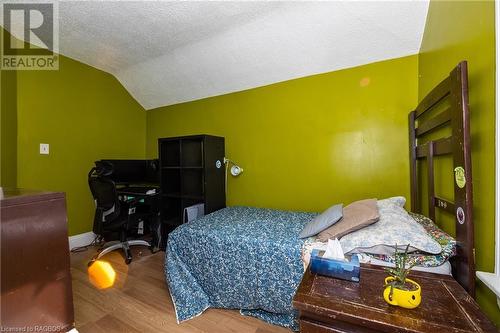 1219 2Nd Avenue E, Owen Sound, ON - Indoor Photo Showing Bedroom