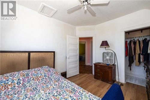 1219 2Nd Avenue E, Owen Sound, ON - Indoor Photo Showing Bedroom