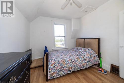 1219 2Nd Avenue E, Owen Sound, ON - Indoor Photo Showing Bedroom