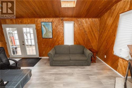 1770 9Th Avenue E, Owen Sound, ON - Indoor Photo Showing Living Room