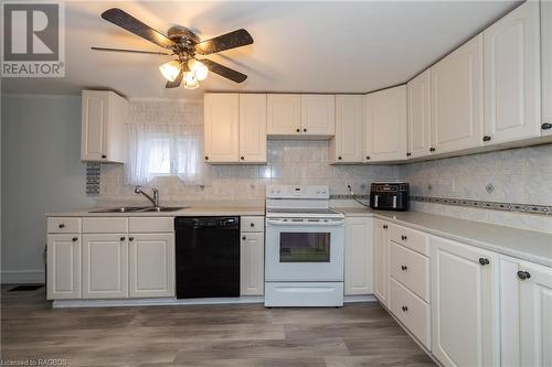 1770 9Th Avenue E, Owen Sound, ON - Indoor Photo Showing Kitchen With Double Sink