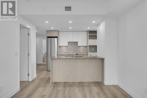 1488 Bertram Street Unit# 1605, Kelowna, BC - Indoor Photo Showing Kitchen