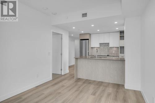 1488 Bertram Street Unit# 1605, Kelowna, BC - Indoor Photo Showing Kitchen