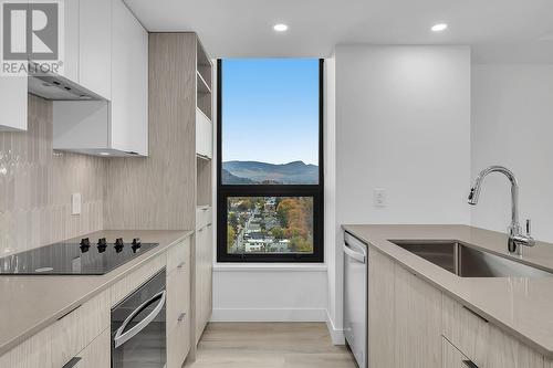 1488 Bertram Street Unit# 1605, Kelowna, BC - Indoor Photo Showing Kitchen