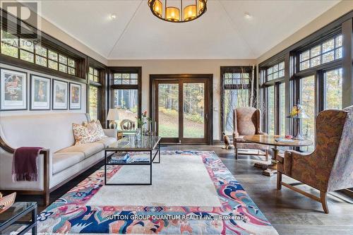 167 Santas Village Road, Bracebridge, ON - Indoor Photo Showing Living Room