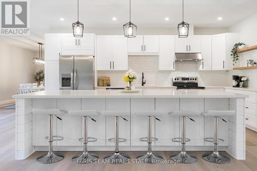 1250 Old Parry Sound Road, Muskoka Lakes, ON - Indoor Photo Showing Kitchen With Upgraded Kitchen