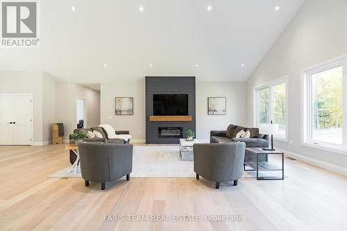 1250 Old Parry Sound Road, Muskoka Lakes, ON - Indoor Photo Showing Living Room With Fireplace