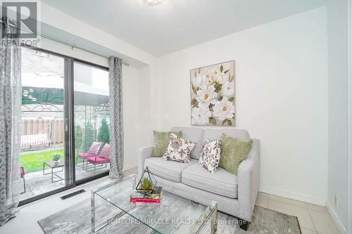 20 Woodward Crescent, Ajax, ON - Indoor Photo Showing Living Room