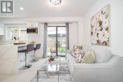 20 Woodward Crescent, Ajax, ON - Indoor Photo Showing Living Room