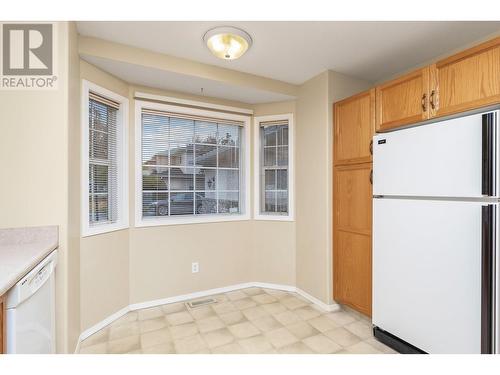 527 Yates Road Unit# 36, Kelowna, BC - Indoor Photo Showing Kitchen