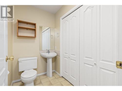 527 Yates Road Unit# 36, Kelowna, BC - Indoor Photo Showing Bathroom